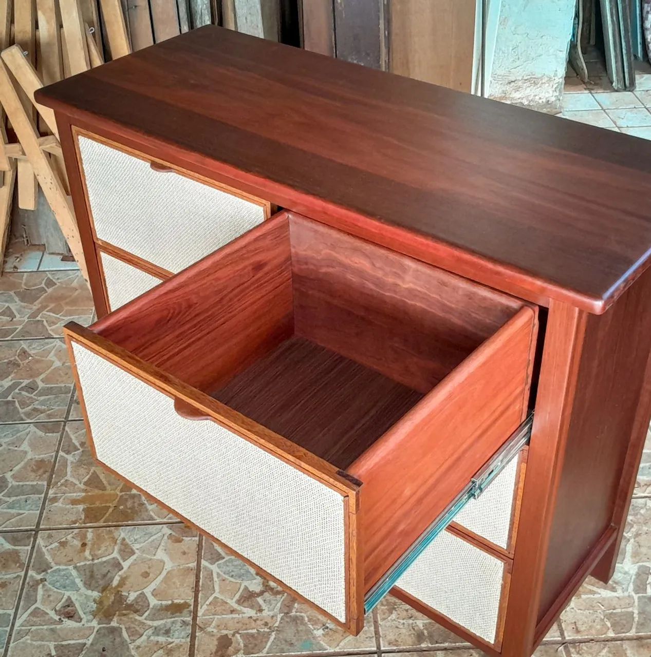 Cômoda artesanal 4 gavetas com telinha - Foto 5