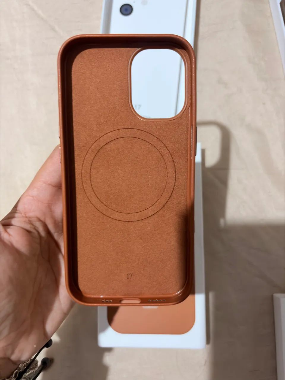 Case Magsafe de Couro Para Internet 17 Nunca usada  - Foto 3