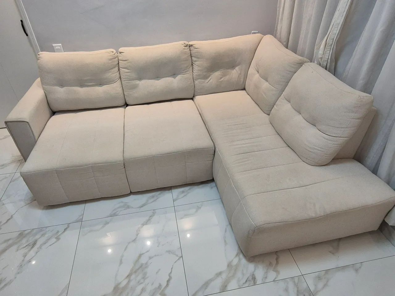 Sofá de Canto com Chaise em Linho Bege - Excelente Estado - R$ 2.500 - Foto 2