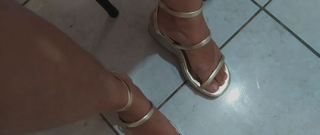 SANDÁLIA DOURADA  - Foto 3