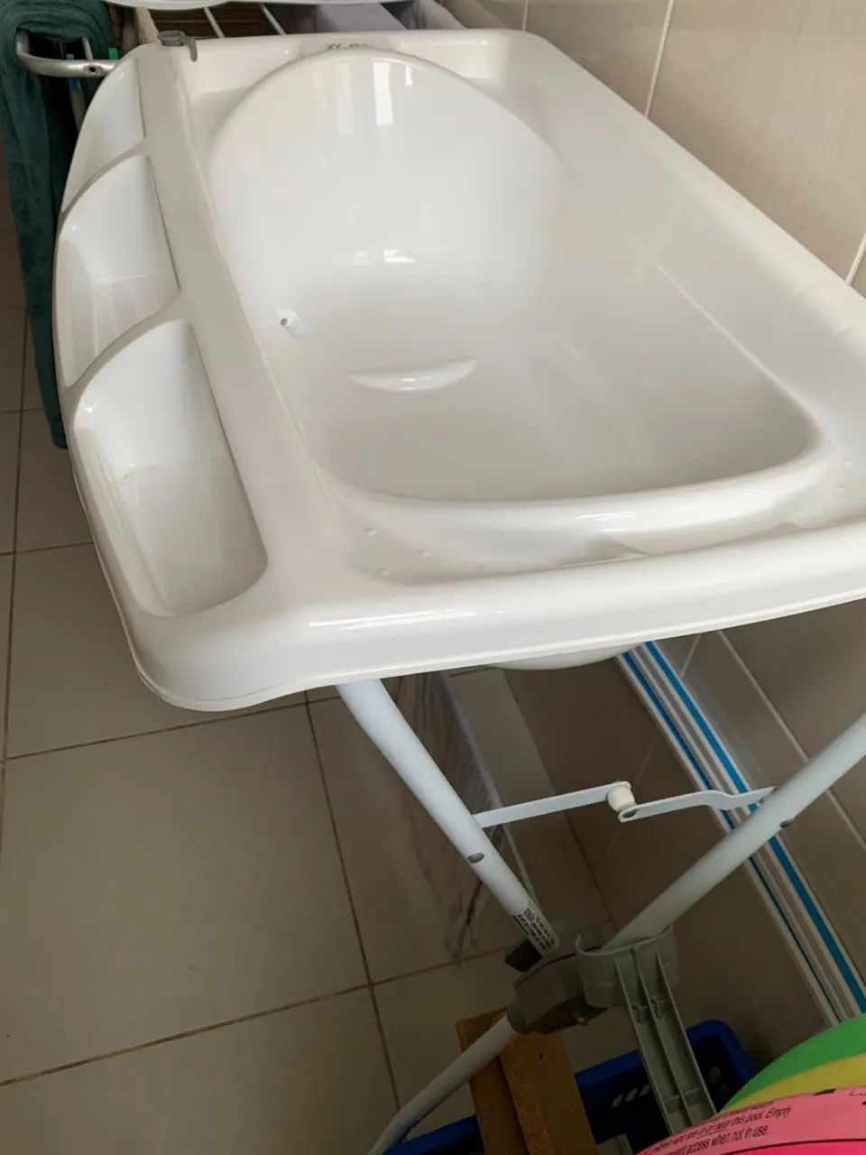 Vendo ótima banheira com trocador  - Foto 5