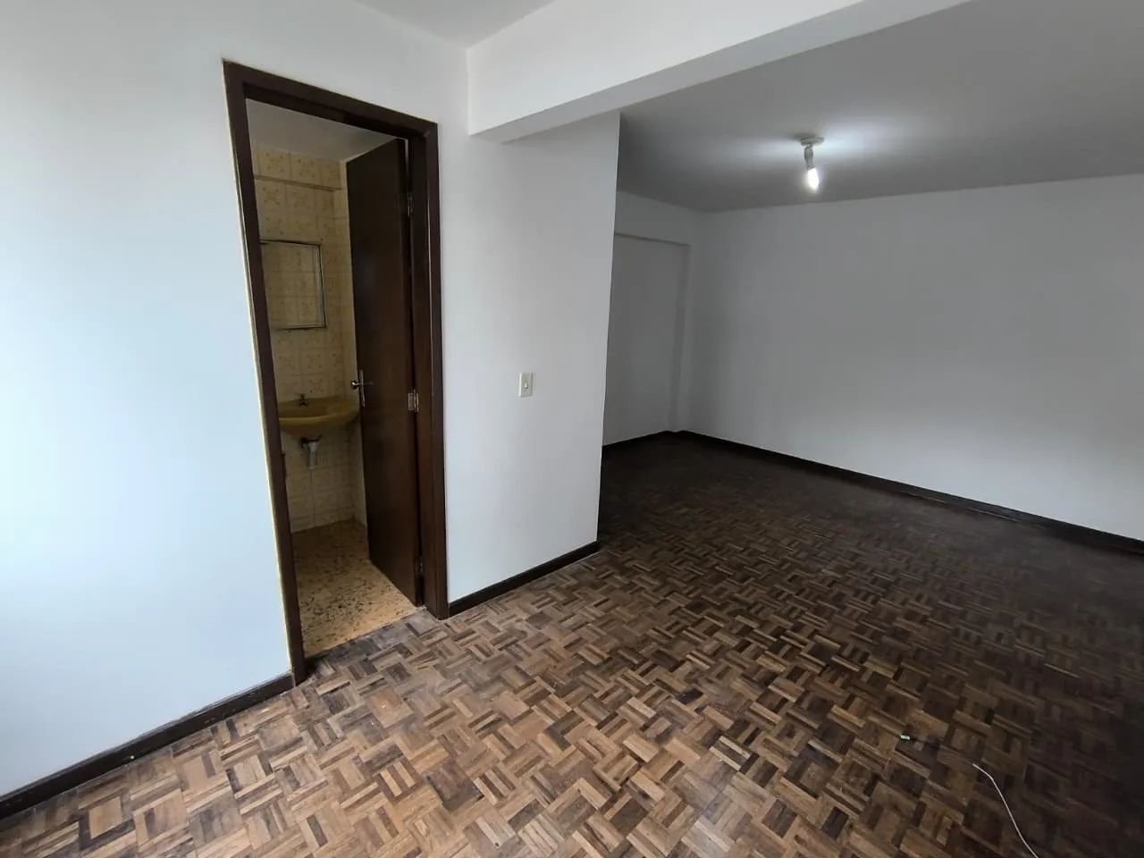 Studio com vaga no Centro de Curitiba | Edifício Ricardo | Rua Nilo Cairo esquina Mariano  - Foto 4