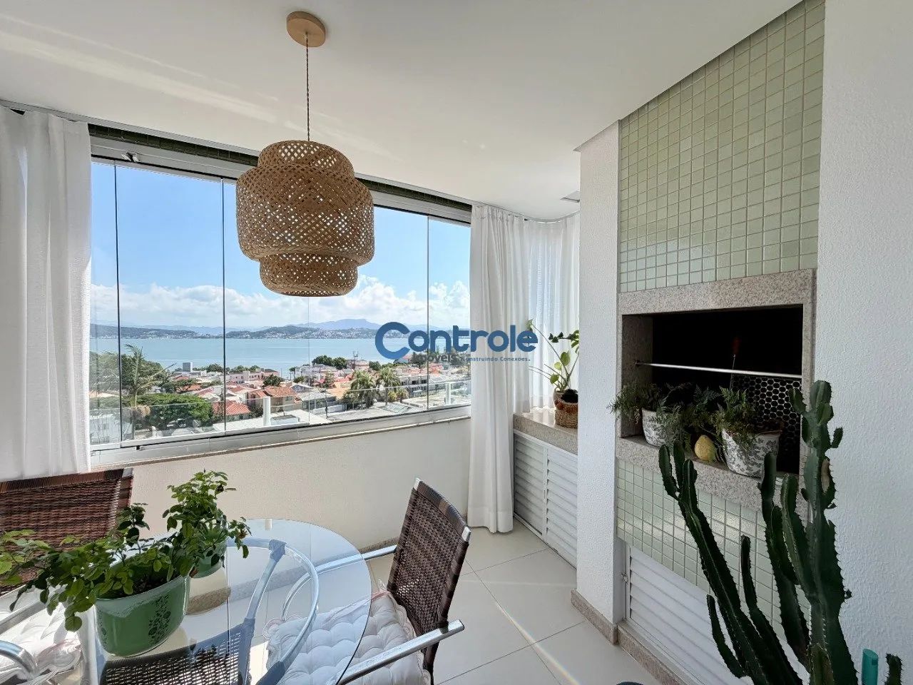 Apartamento vista mar com 03 dormitórios, sendo uma suíte no Bom Abrigo, Florianópolis