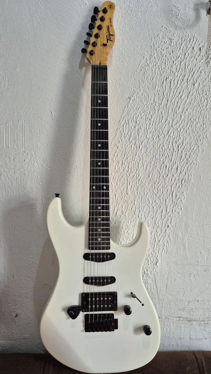 Pedais e guitarras Semi novas