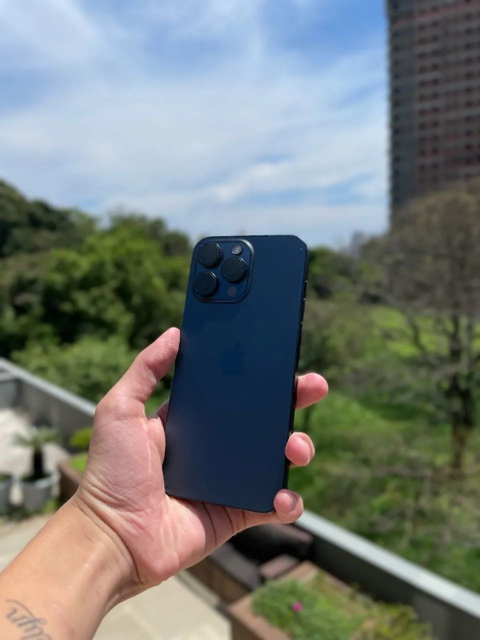 iPhone usado 15 pro Max azul 258Gb - Foto 2
