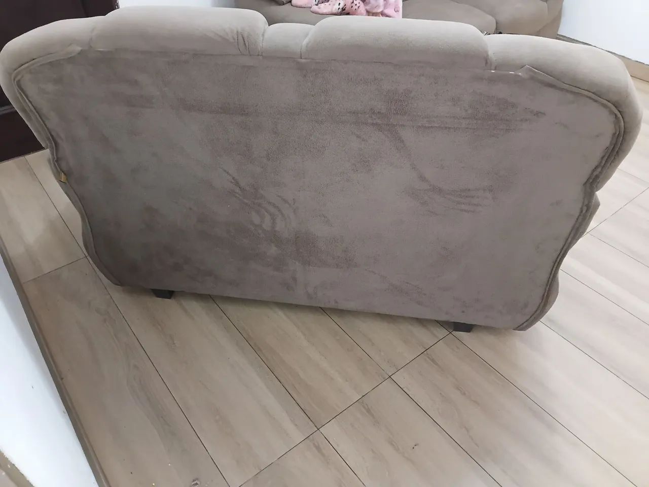 Jogo de Sofá 2 e 3 Lugares Suede Marrom Claro - acompanha o puff. - Foto 3