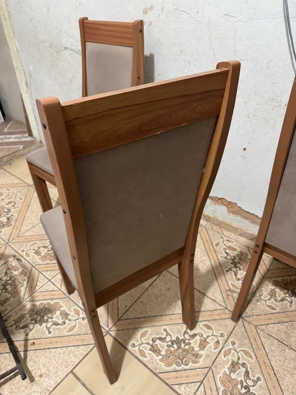 Cadeiras usadas de mdf $150 as 3 já é o menor preço  - Foto 4