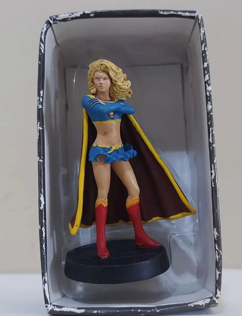 Action Figure SuperGirl Eaglemoss de metal 10cm - Foto 4