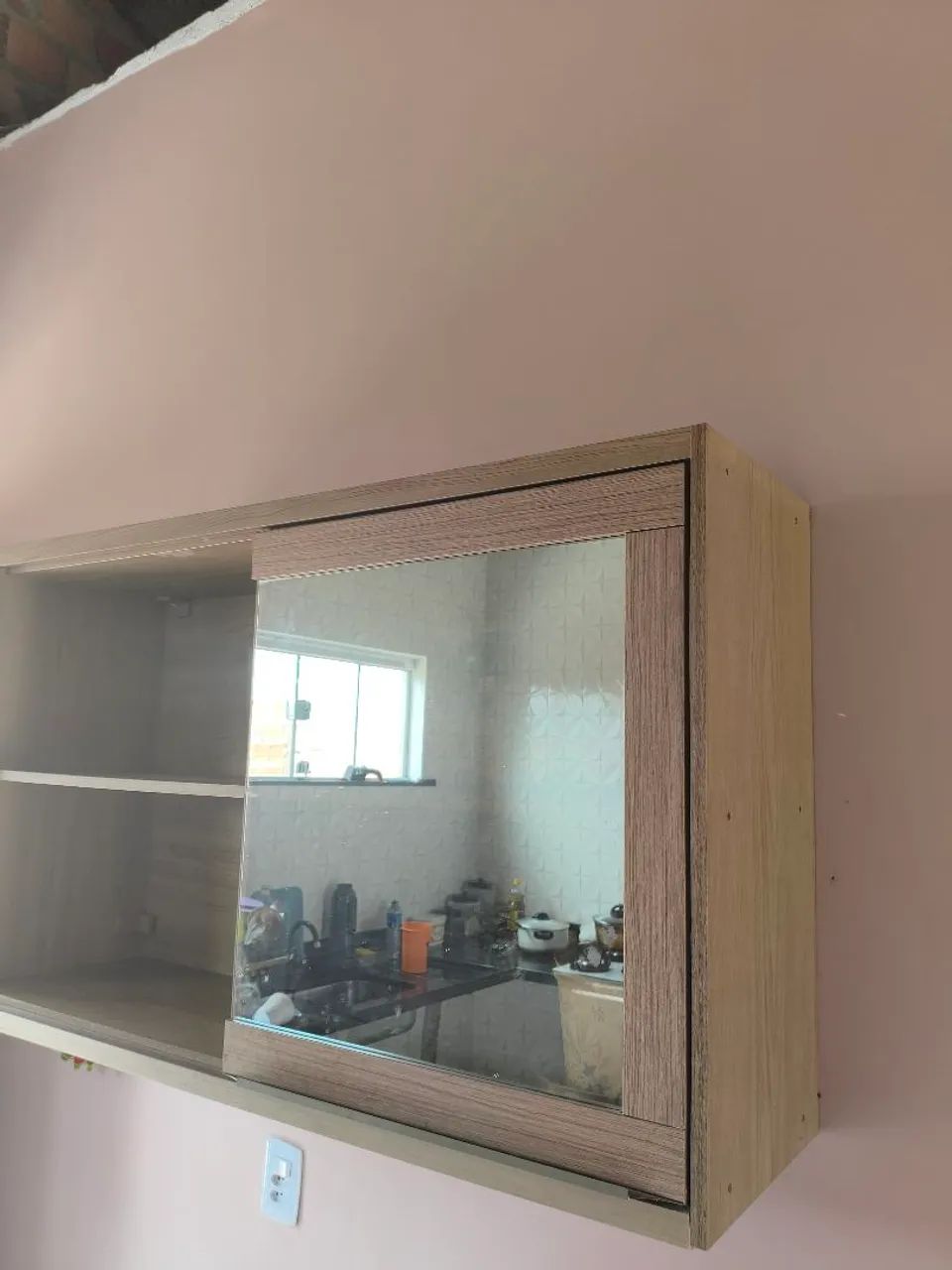 Vendo esse armário eh MDF 