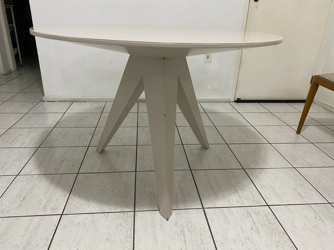 Mesa de Jantar Redonda com Tampo de Vidro e 4 Cadeiras - Foto 3