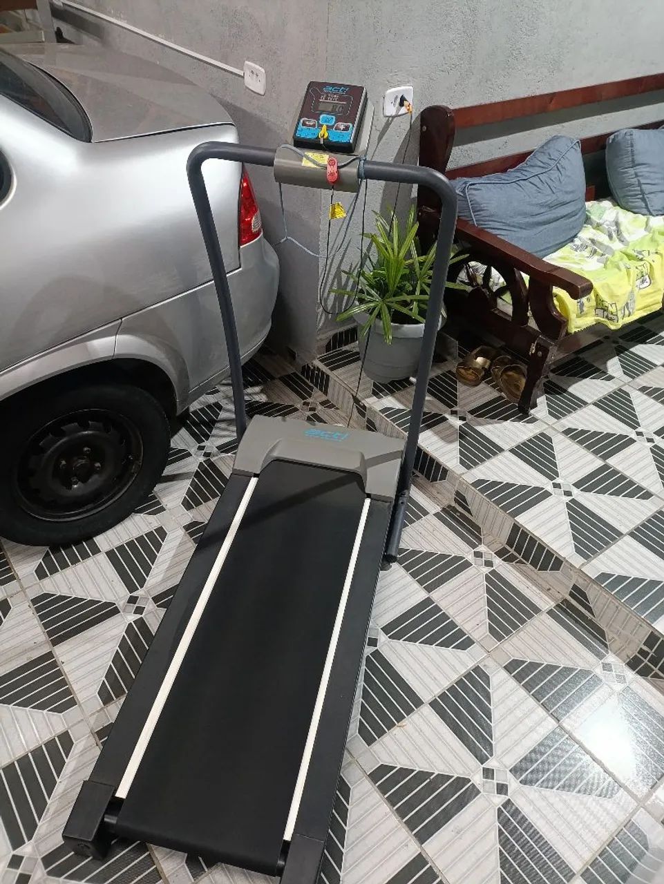 ESTEIRA ELÉTRICA 220 VOLTS FUNCIONANDO PERFEITAMENTE  - Foto 3