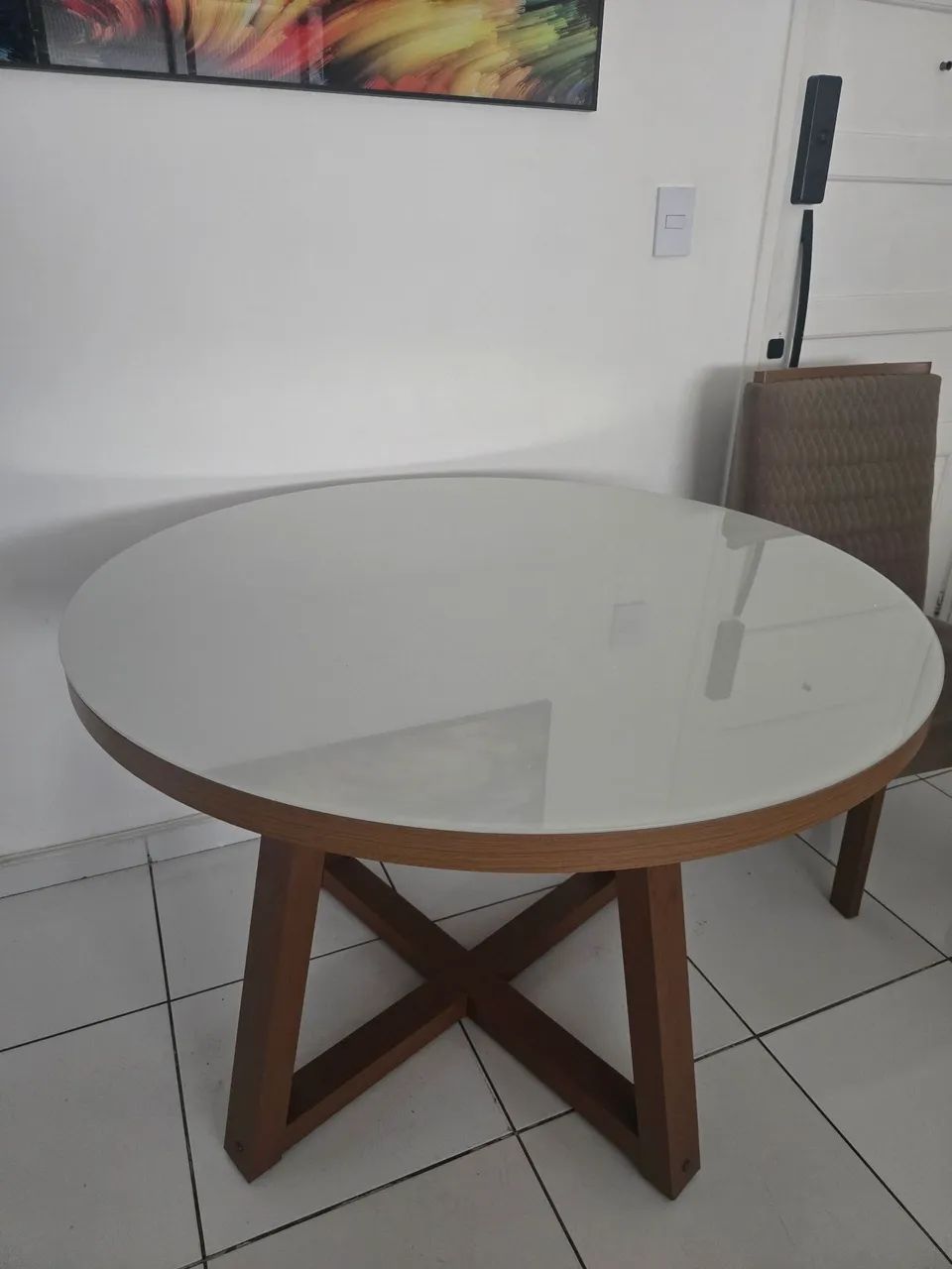 Vendo mesa com tampo de vidro e 4 cadeiraa - Foto 2