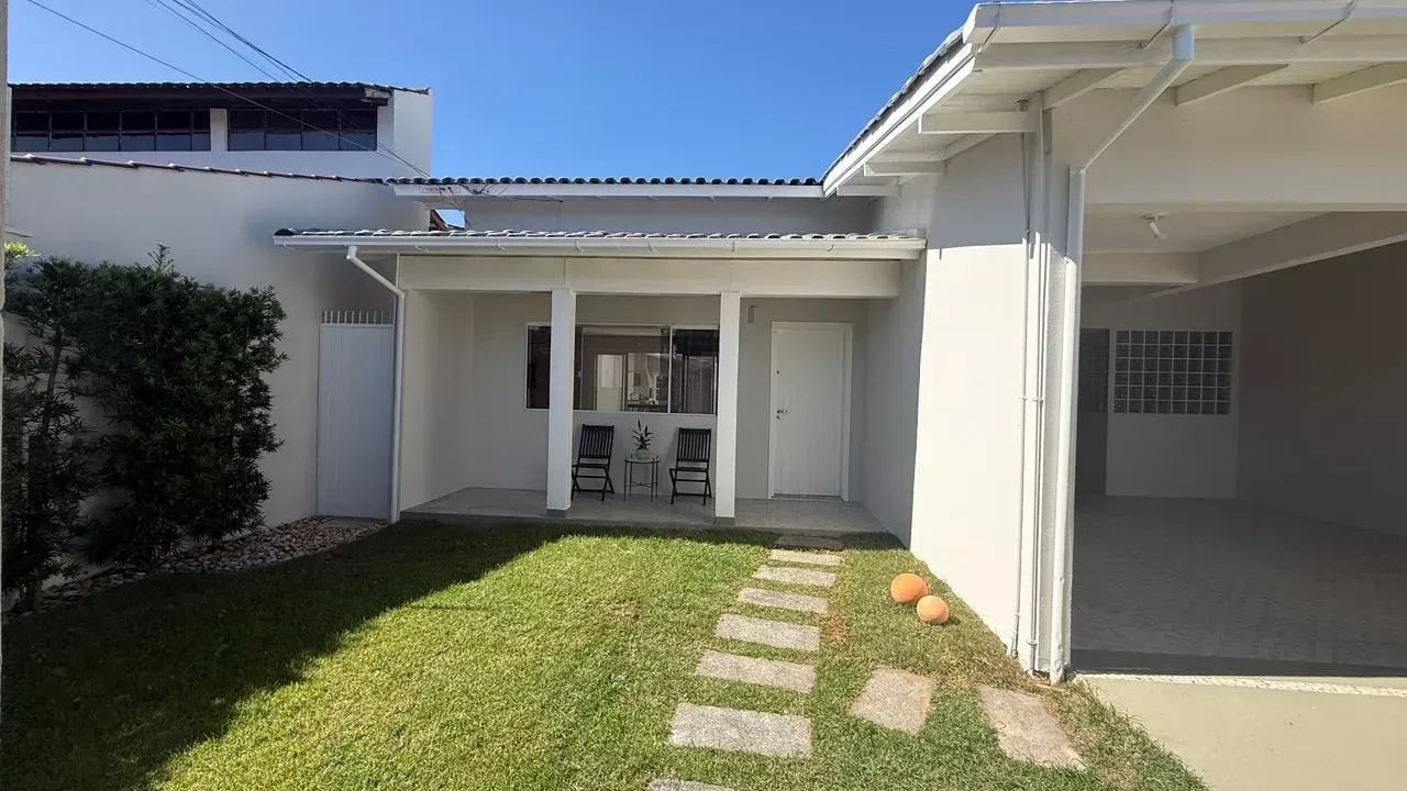 Casa sozinha no terreno em excelente localização