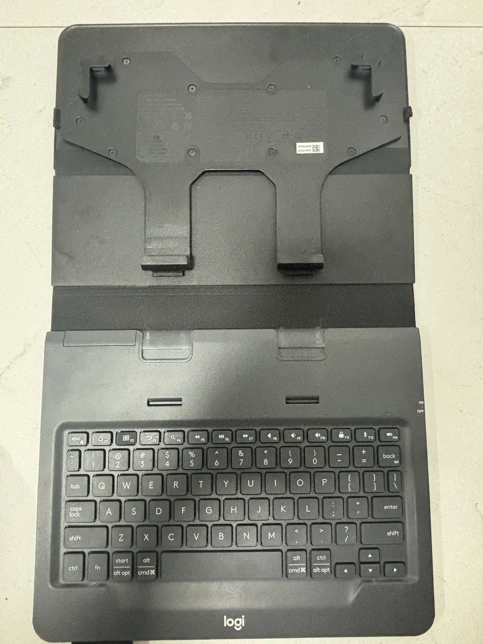 Capa com teclado Logitech Universal Folio para Tablets Android, Apple ou Windows de 9-10" - Foto 2