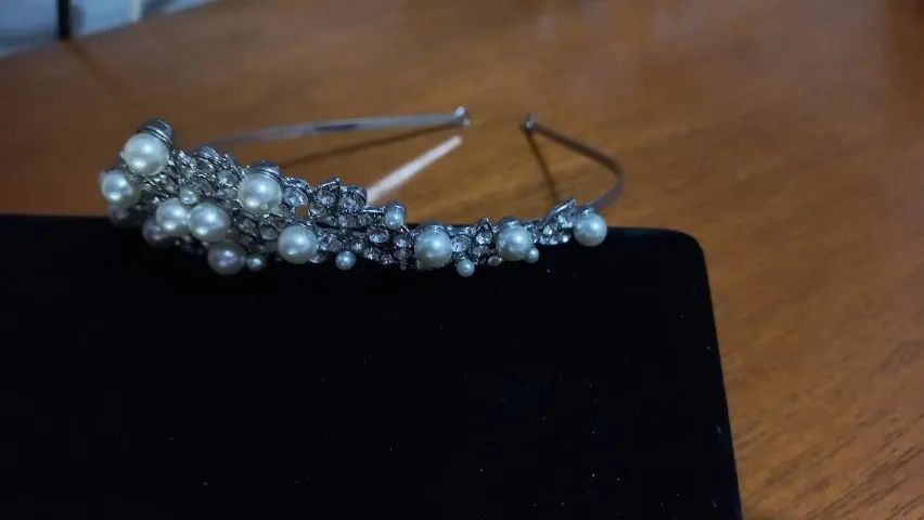 Conjunto de noiva completo com pérolas (coroa, brincos e pulseira) novo - Foto 5
