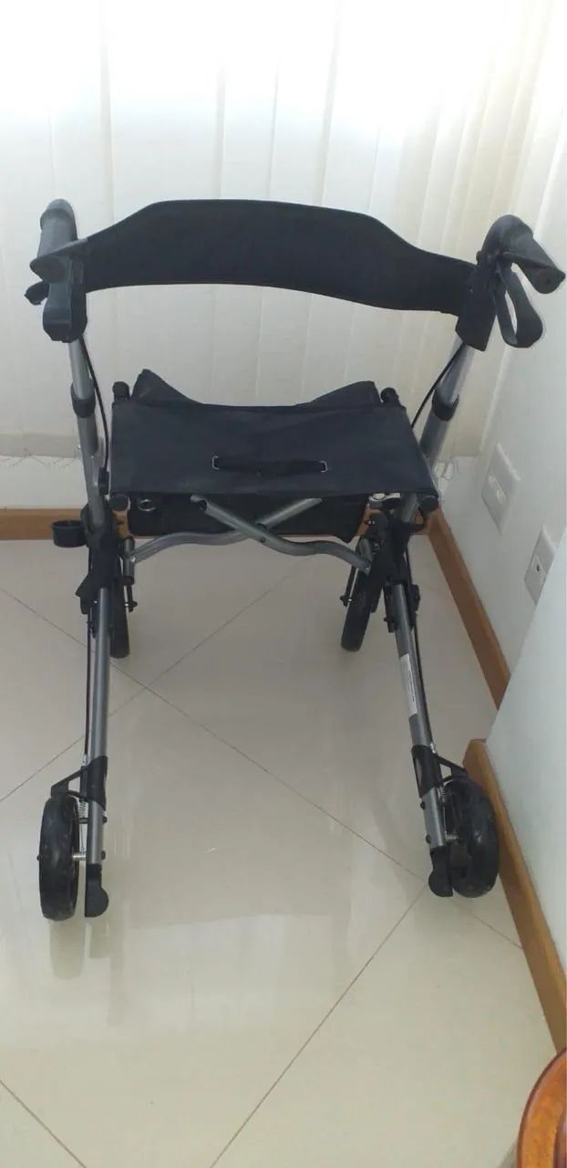ANDADOR EM ALUMÍNIO DE 4 RODAS SUPERLUX - MOBIL SAÚDE - Foto 3