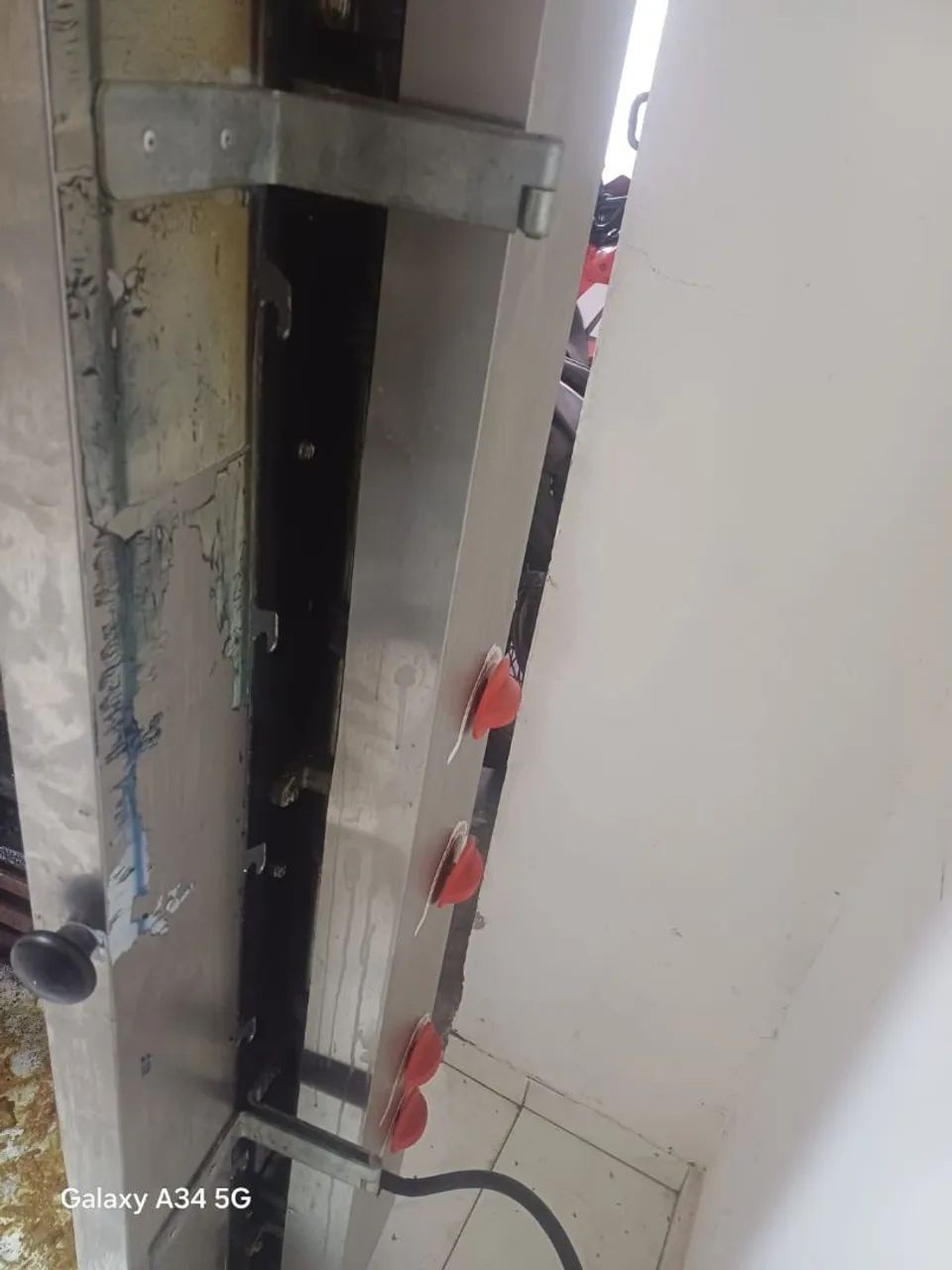 Máquina de assar frango semi nova  - Foto 4