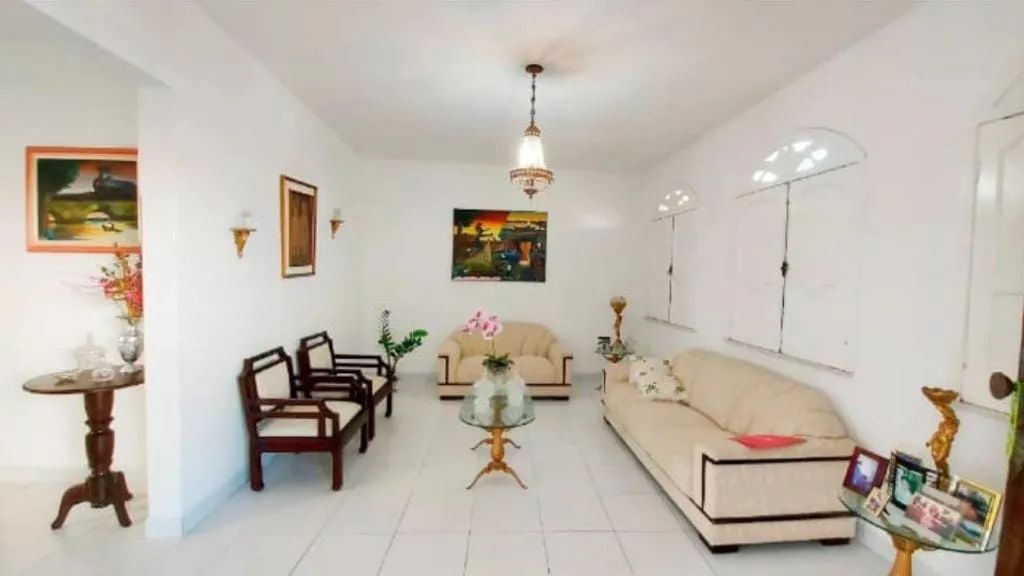Casa Grande, com 02 Pavimentos e bem Localizada. Ideal para moradia, e ou Empresas. - Foto 2