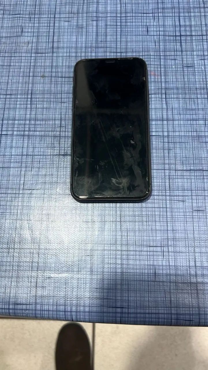 IPhone cor preto  modelo IPhone 11 - Foto 4