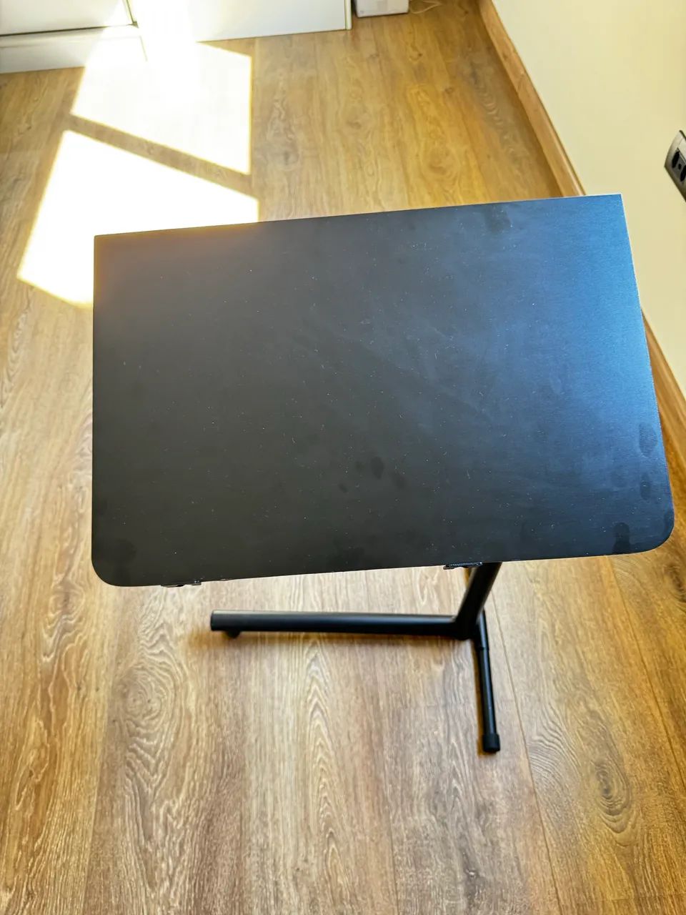 Mesa Auxiliar para notebook  giratória para apoio em sofá e cama - Foto 2
