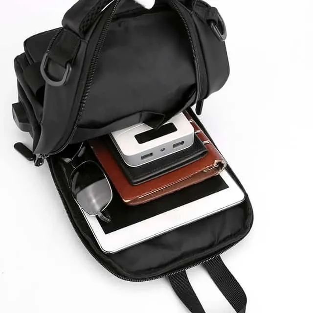 Bolsa de Ombro, Transversal e Mochila Impermeavel com Cabo USB - Foto 3