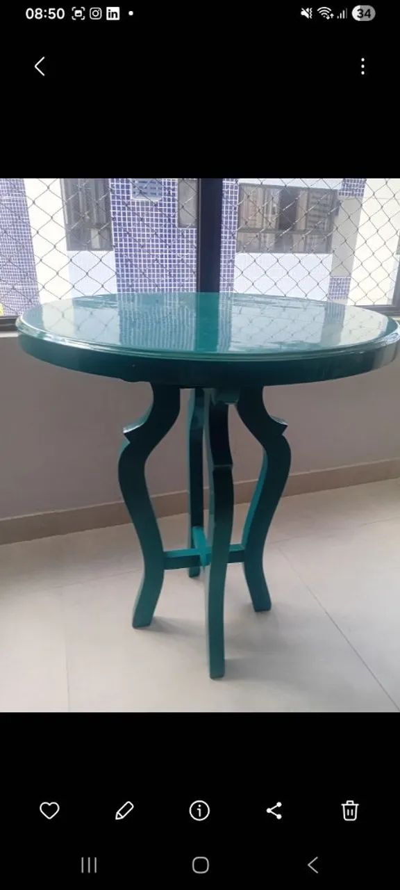 Mesa em madeira maciça 