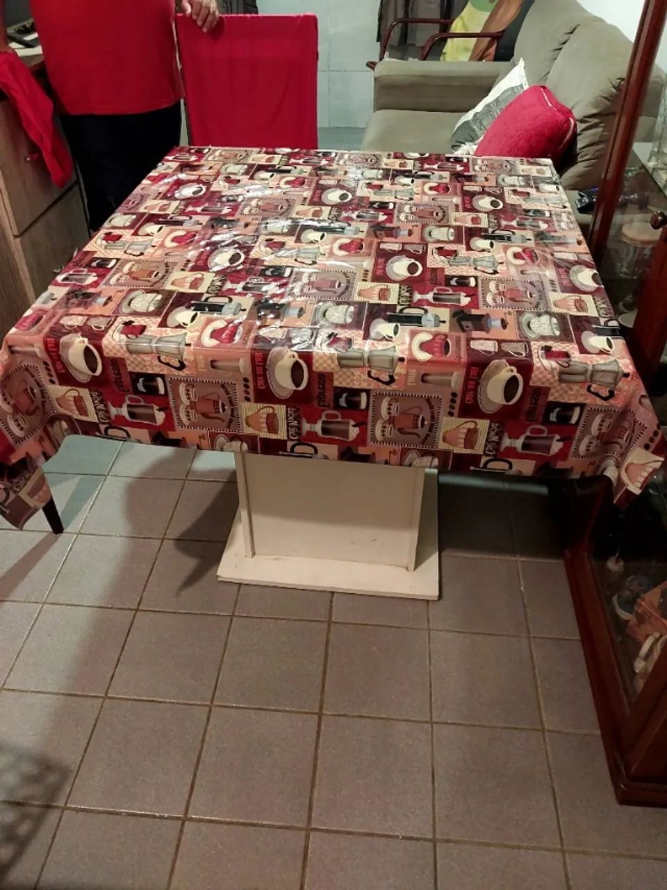 Mesa de jantar + 04 cadeiras  - Foto 3