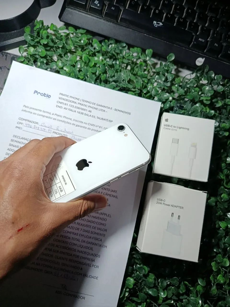 iPhone SE 2ª geração 64 GB na garantia 