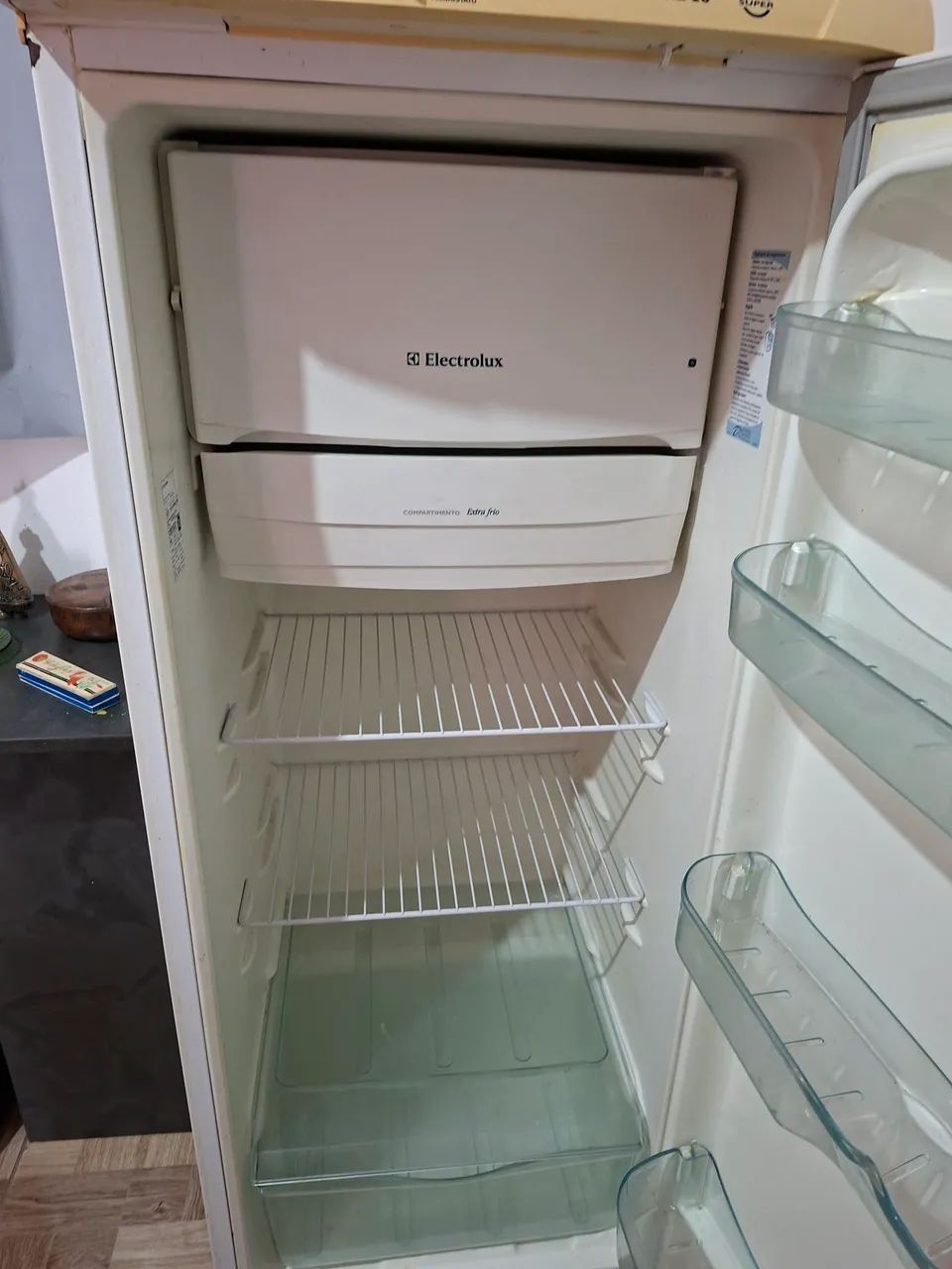 VENDO GELADEIRA ELETROLUX RE 28 - Foto 2