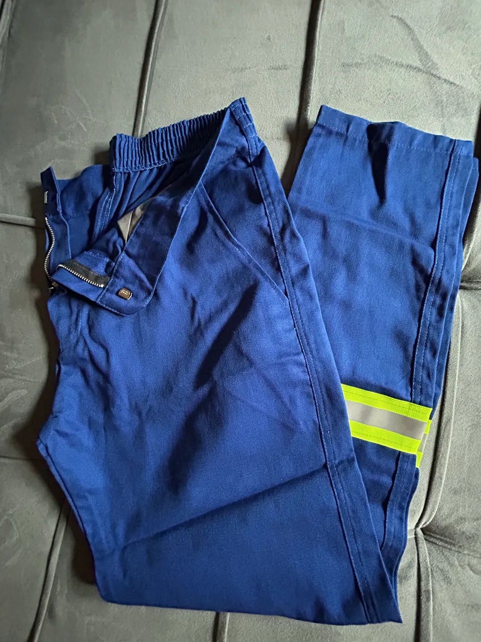 Calça de Uniforme Profissional Nova em Brim 100% Algodão com Faixa Refletiva - Foto 2