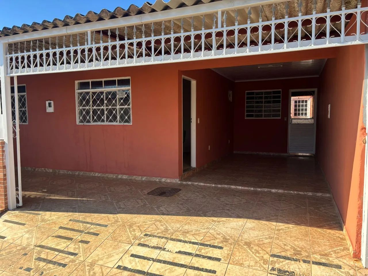 Alugo Casa + casa de fundos na laje (JUNTOS)