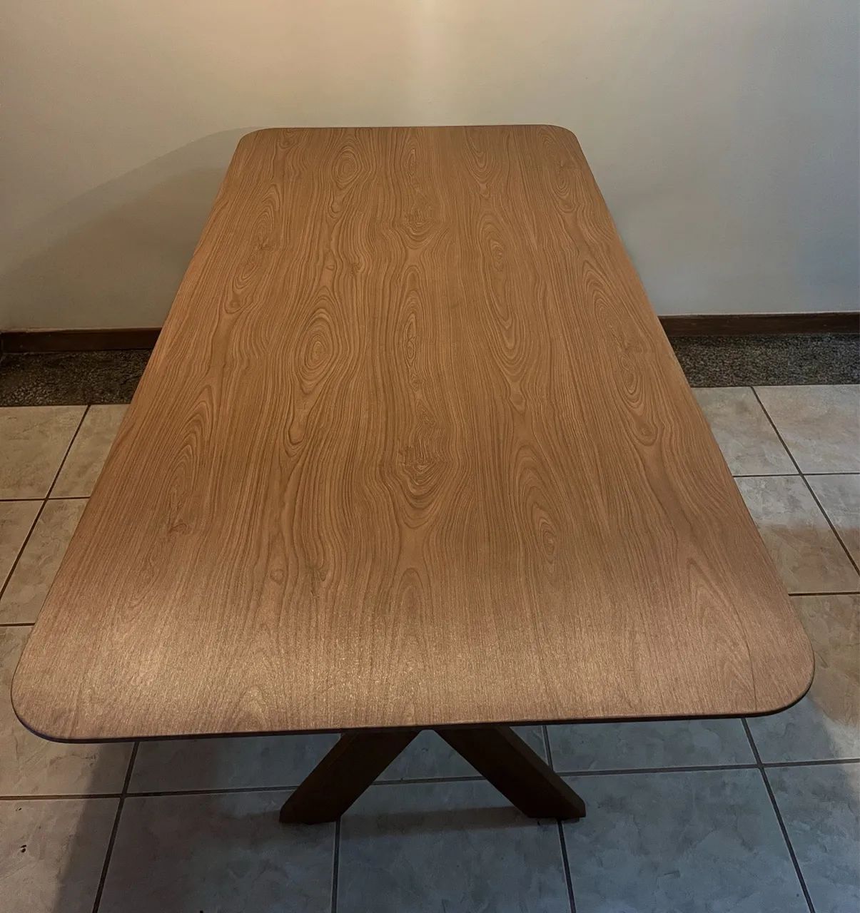 Mesa com pés de madeira maciça tampo MDF - Foto 3