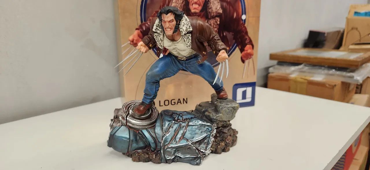 Logan Iron Studios autografado  - Foto 3