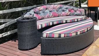 Sofás  Chaise Dubai  com encosto, 04 almofadas e apoio para pernas - 