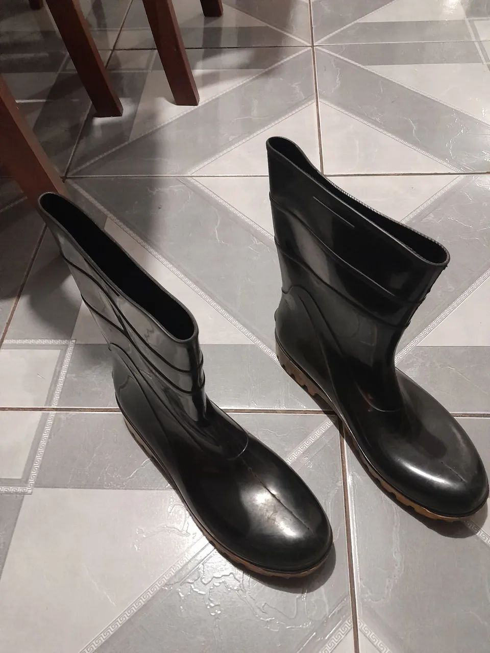 Botas em bom estado de uso - Foto 2