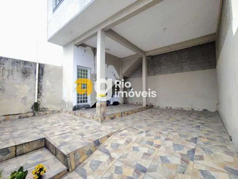Casa de rua : Triplex / Residencial / Marechal Hermes