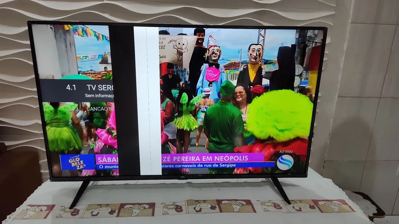 Tv TCL 50 polegadas com problema só funciona metade da tela 