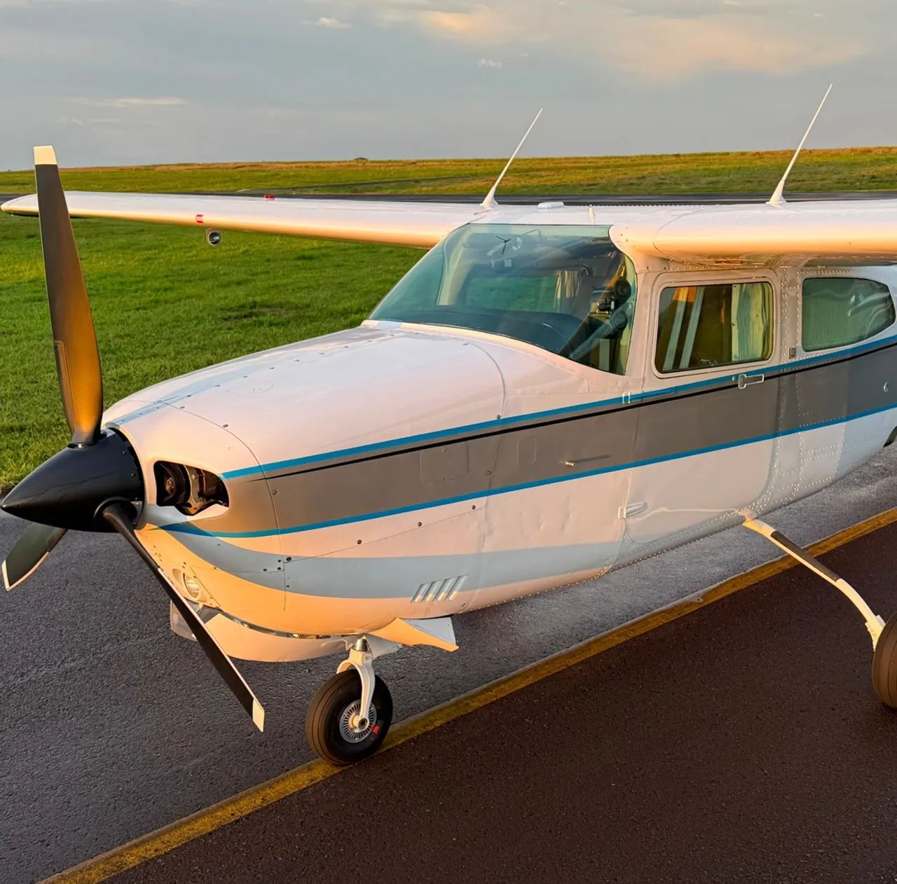 CESSNA 210N  - Foto 3