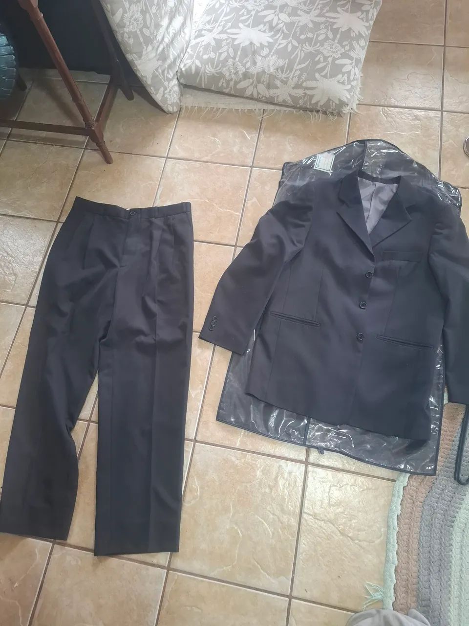 Terno completo makenji preto Impecável, paletó e calça. - Foto 4
