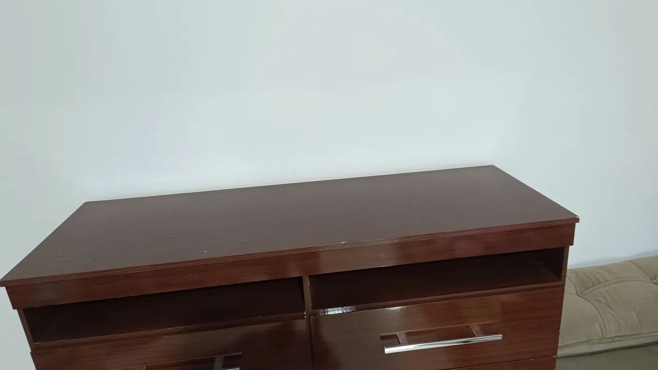Cômoda semi nova, com sinais de uso