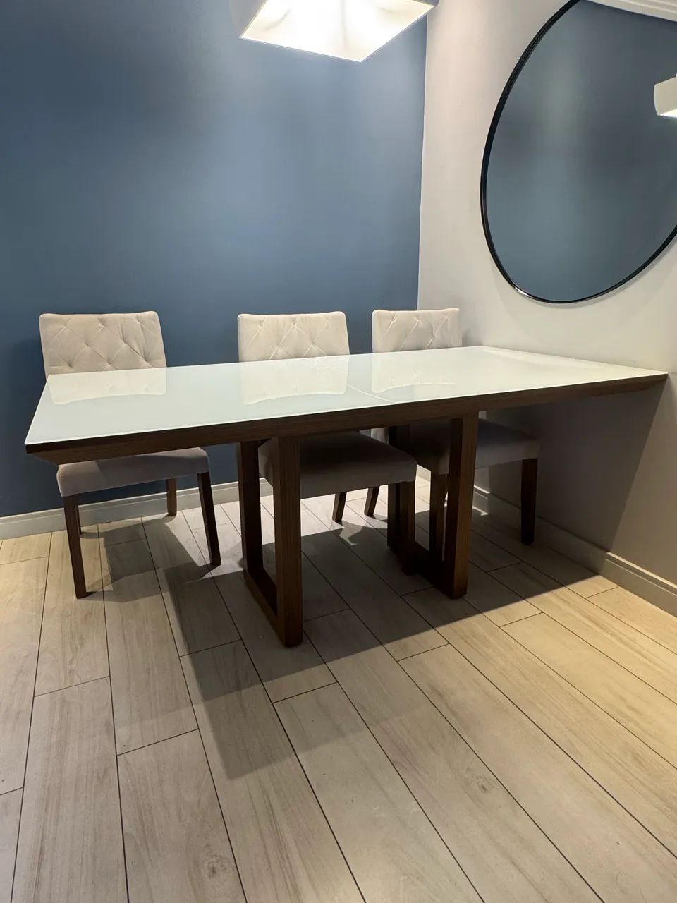 Conjunto de mesa com 6 cadeiras ( tampo de vidro trincado) - Foto 4