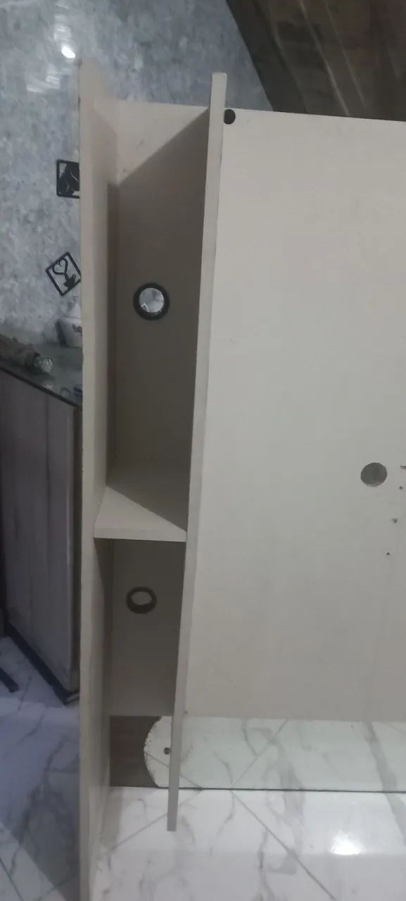 Vendo Rack de TV em madeira MDF do tipo forte.