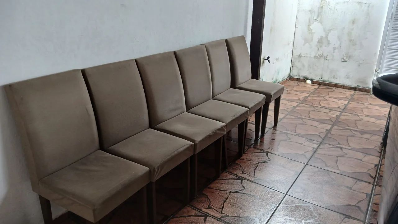 Vendo mesa com 6 cadeiras - Foto 2