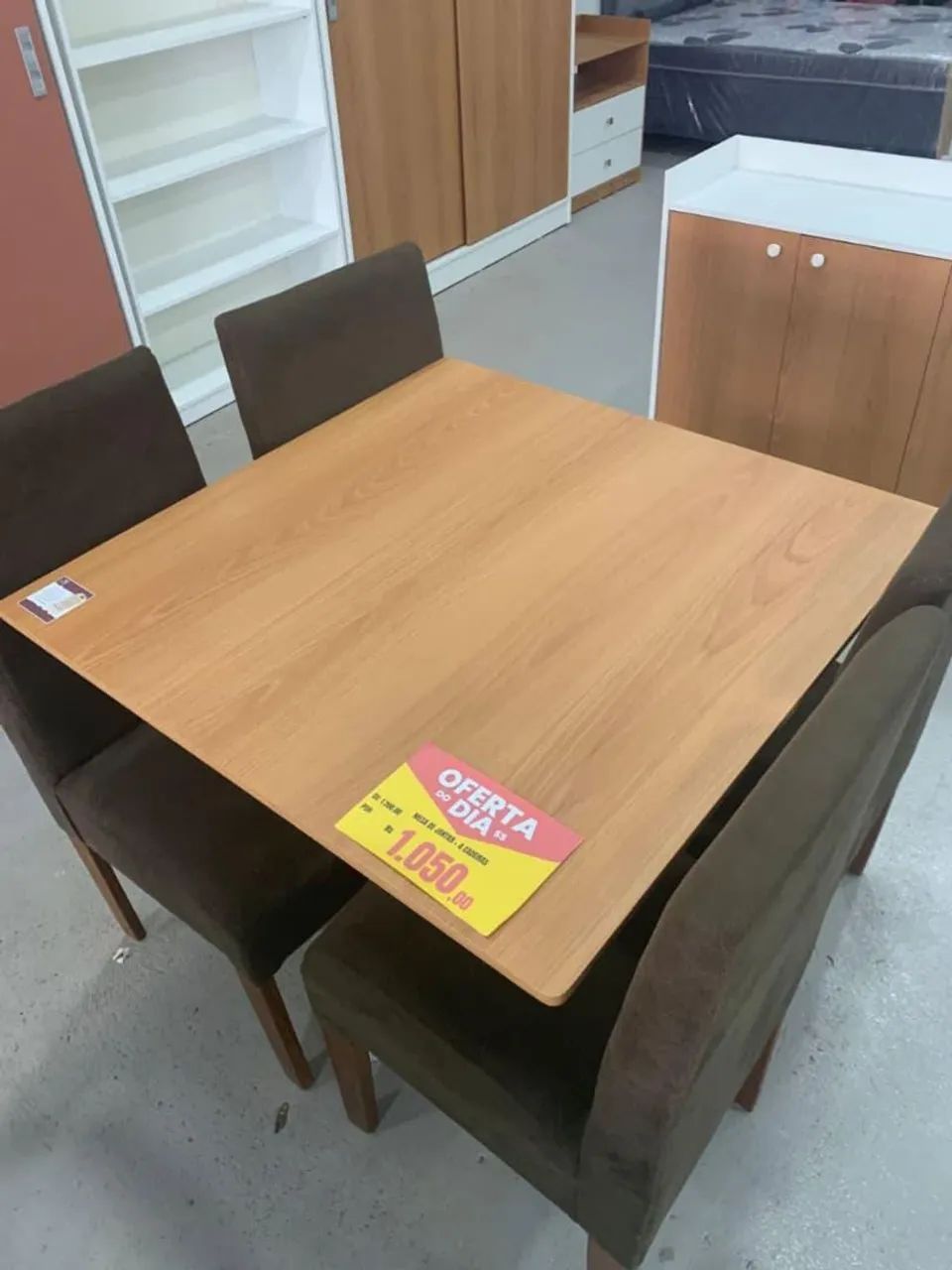 Mesa e 4 cadeiras peça ja
