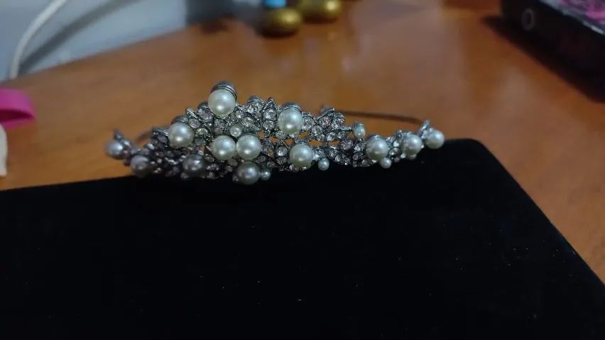 Conjunto de noiva completo com pérolas (coroa, brincos e pulseira) novo - Foto 4