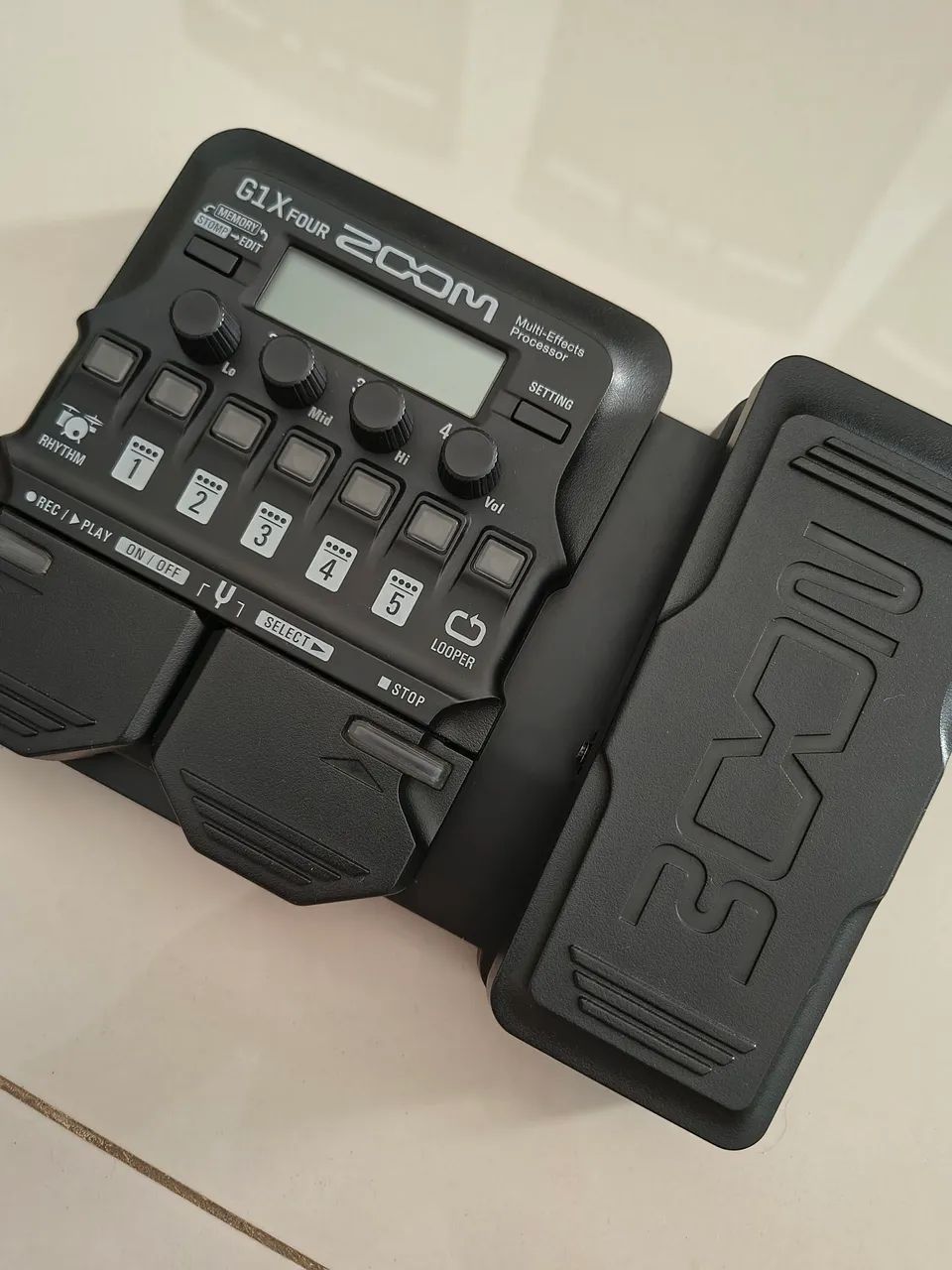 Pedaleira De Efeito Zoom G1x Four Para Guitarra - Foto 5