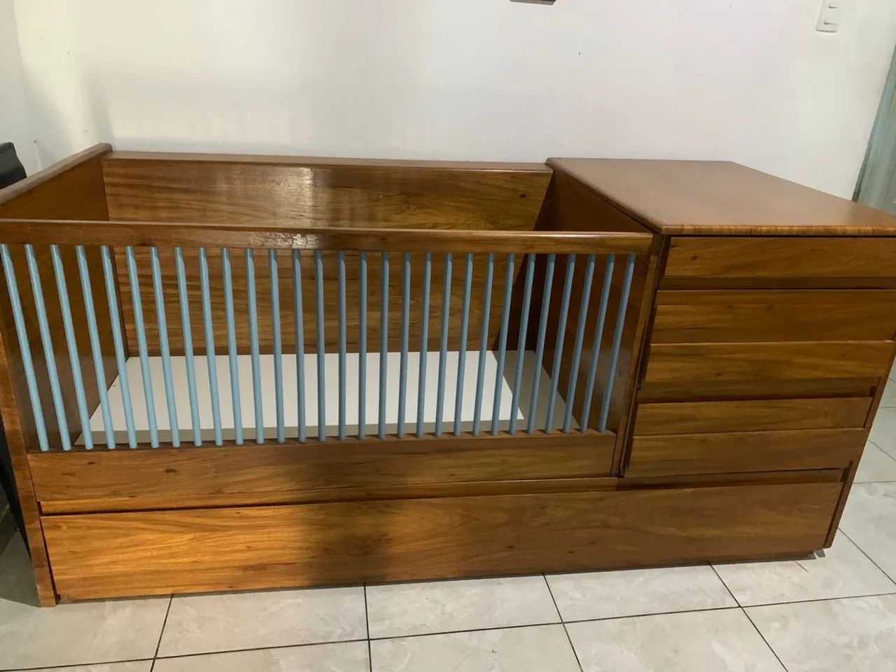 Berço Multifuncional Completo com Cômoda e Cama Auxiliar - Madeira Maciça - Foto 3