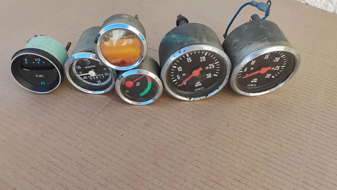 Conjunto de  relógios e instrumentos