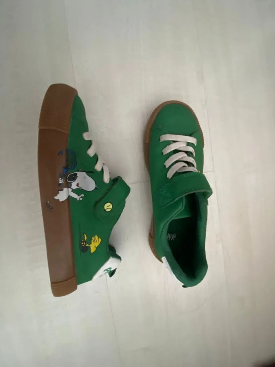 Tênis Snoopy H&M