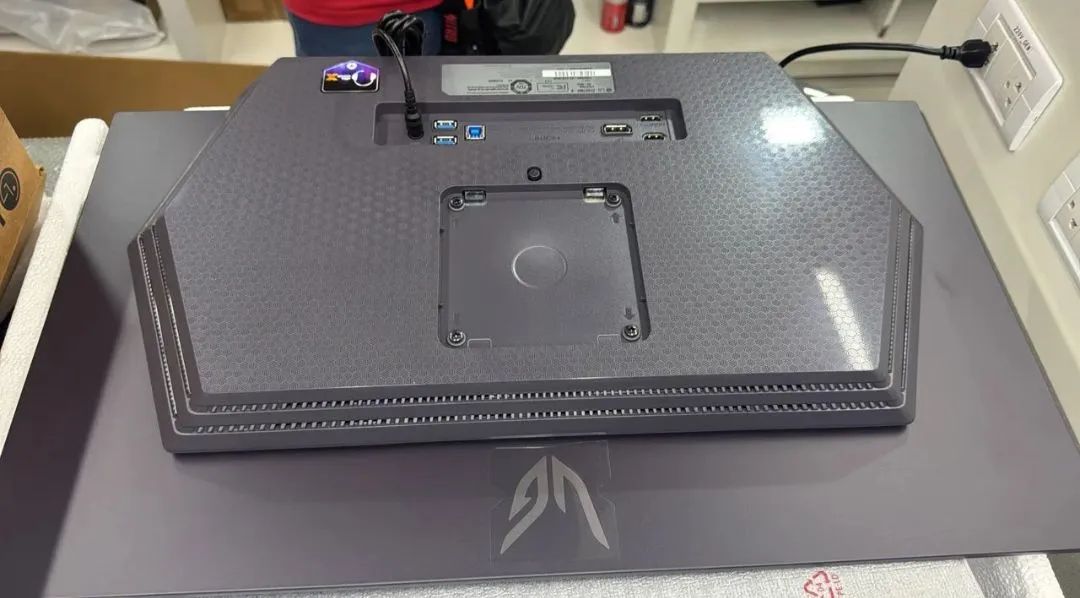 Monitor Ultragear 27' OLED 480 Hertz  - Foto 3